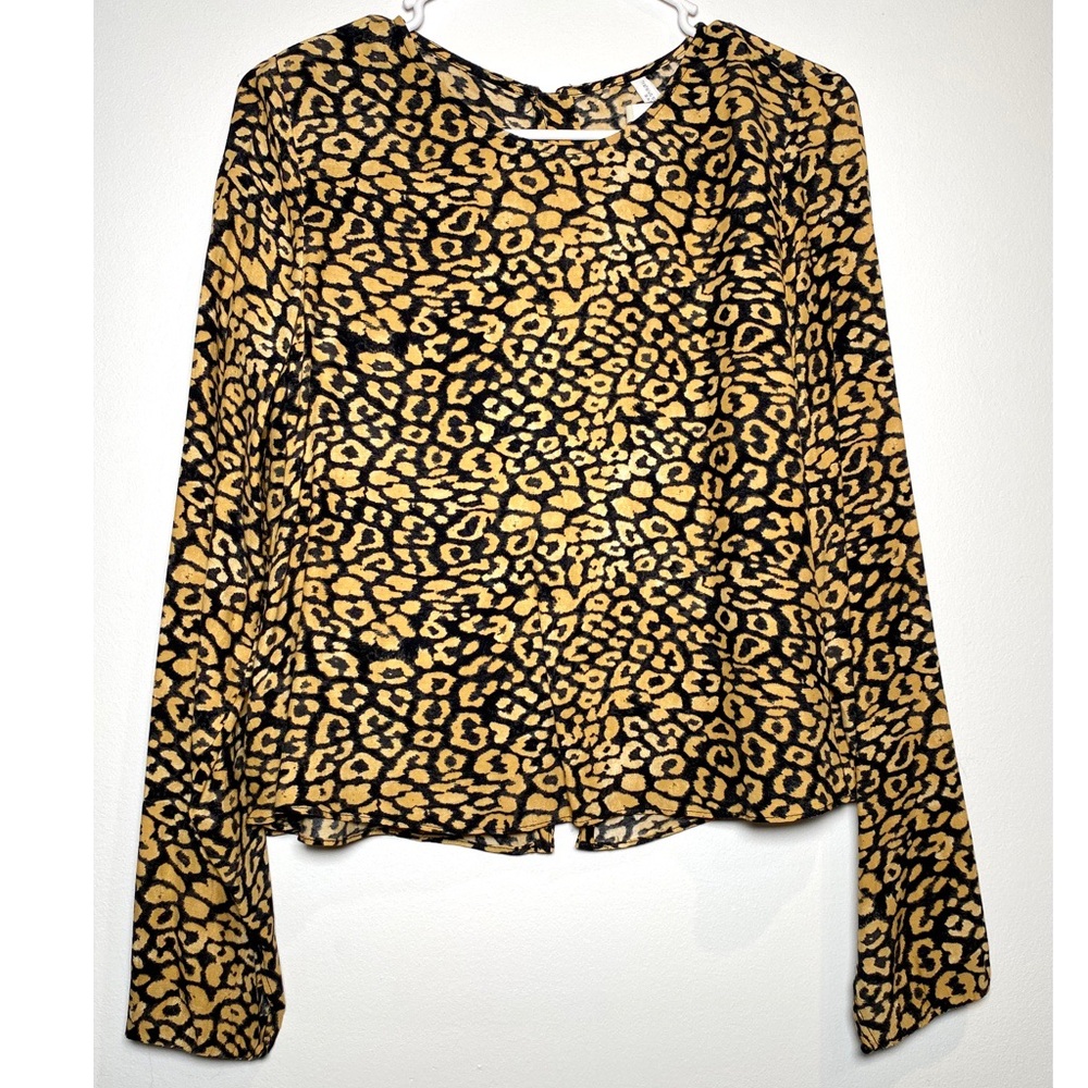 Zara Trafaluc Collection Leopard Print Blouse. Button down the back. Size M